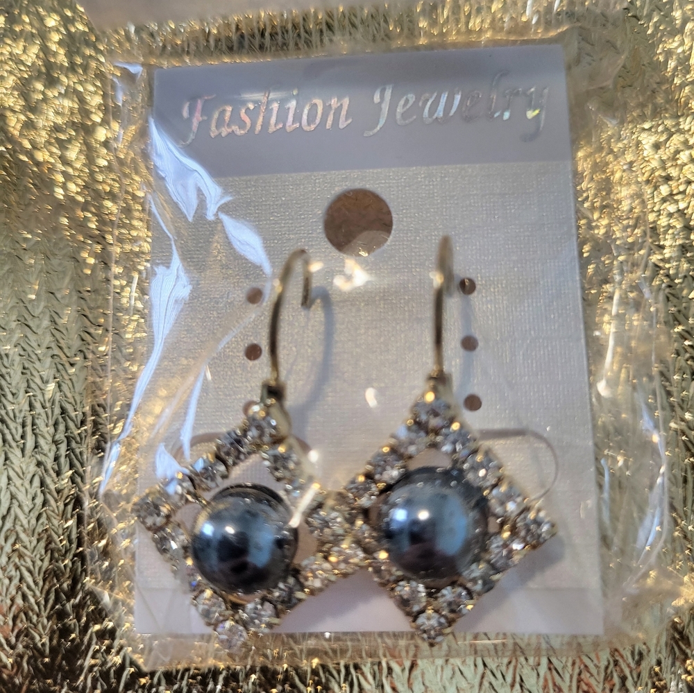 FASHION DANGLE EARRINGS